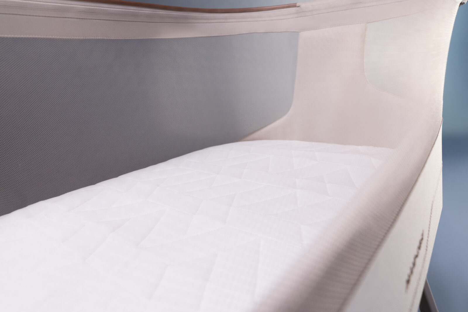 Iora Plus Co-Sleeper & Bed Sheets - Image 3
